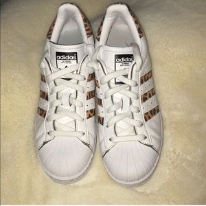 Leopard Adidas super stars